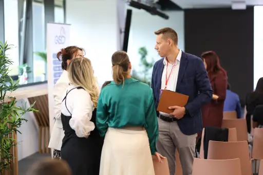 Cum să te pregătești pentru a face networking la un eveniment de business